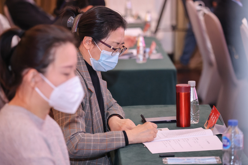“妈妈，我要吃饭啦，给我打针吧”，被糖“绑架”的孩子们，每年要打两千多针休闲区蓝鸢梦想 - Www.slyday.coM