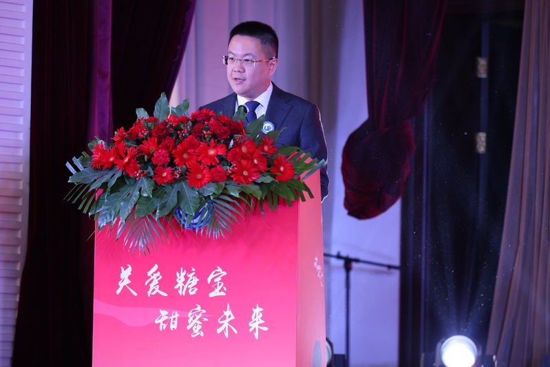 “妈妈，我要吃饭啦，给我打针吧”，被糖“绑架”的孩子们，每年要打两千多针休闲区蓝鸢梦想 - Www.slyday.coM
