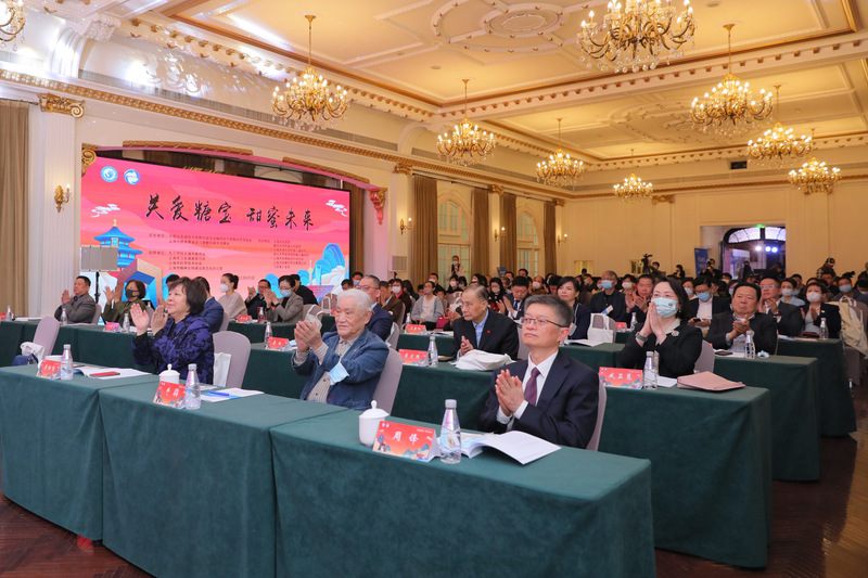 “妈妈，我要吃饭啦，给我打针吧”，被糖“绑架”的孩子们，每年要打两千多针休闲区蓝鸢梦想 - Www.slyday.coM