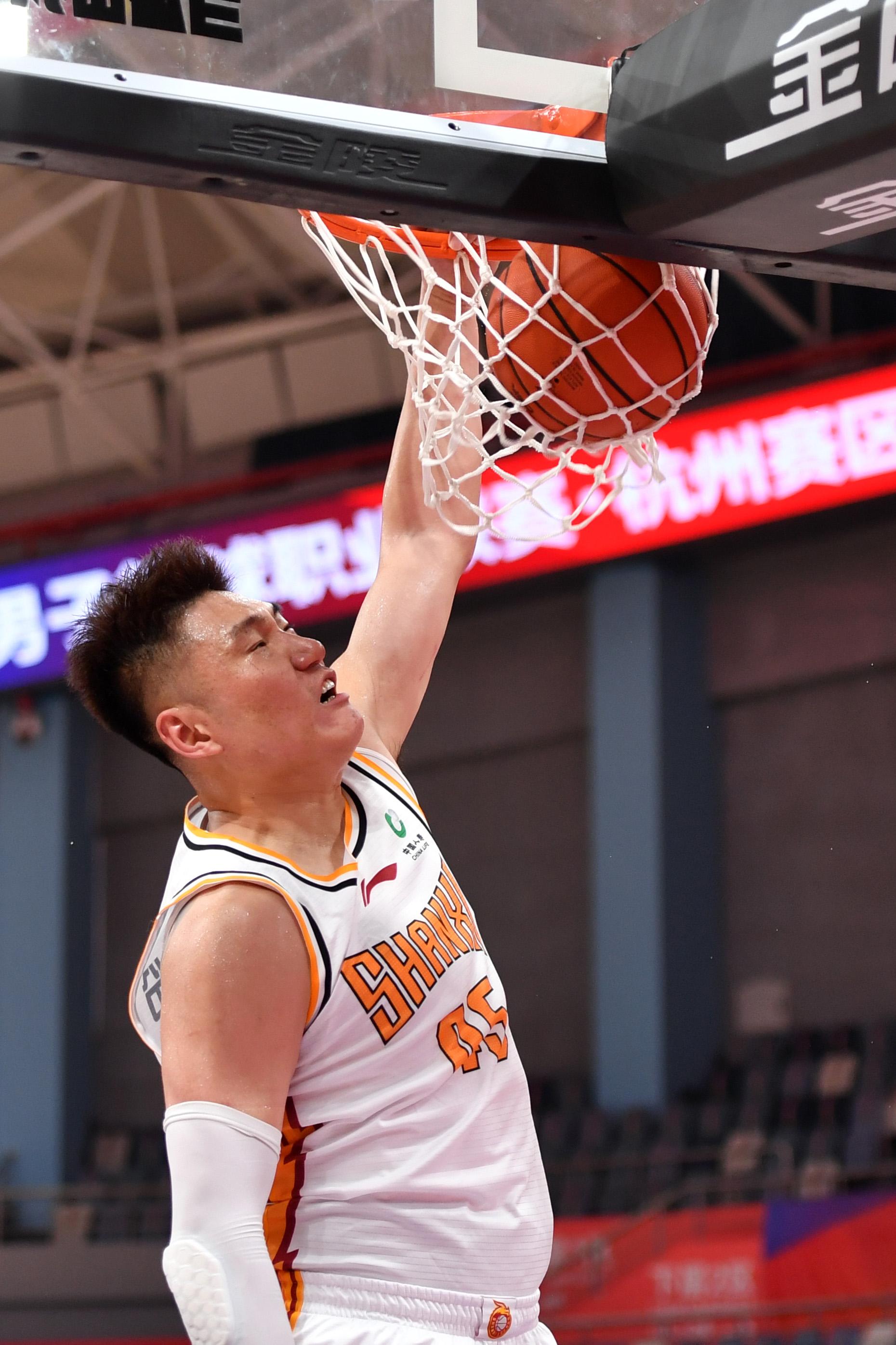 对阵北京首钢,常林砍下职业生涯第二个三双.&nbsp; 图/新华社