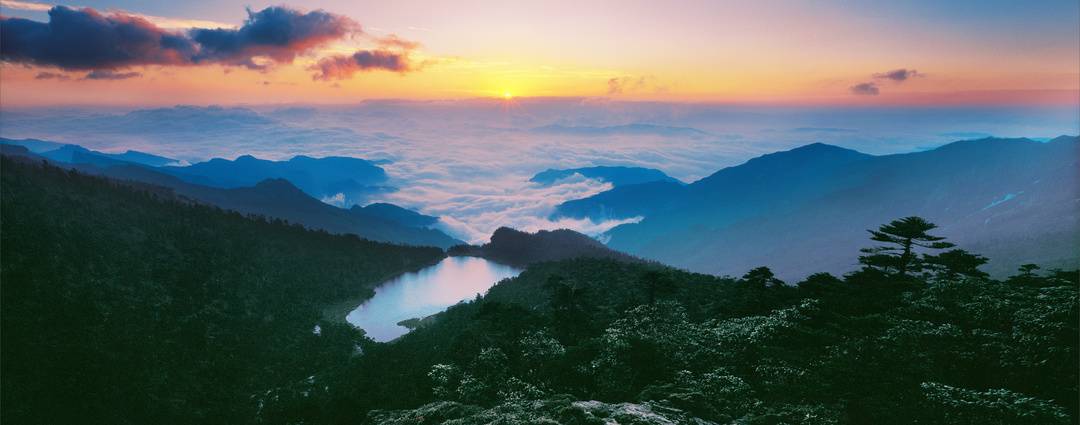 镜头下的大凉山：凉山州成立70周年县市风采——喜德县休闲区蓝鸢梦想 - Www.slyday.coM