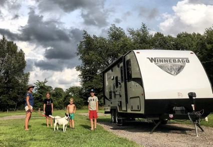 电厂丨打破抖音幻象：房车，城市人群的新“鸡肋”休闲区蓝鸢梦想 - Www.slyday.coM