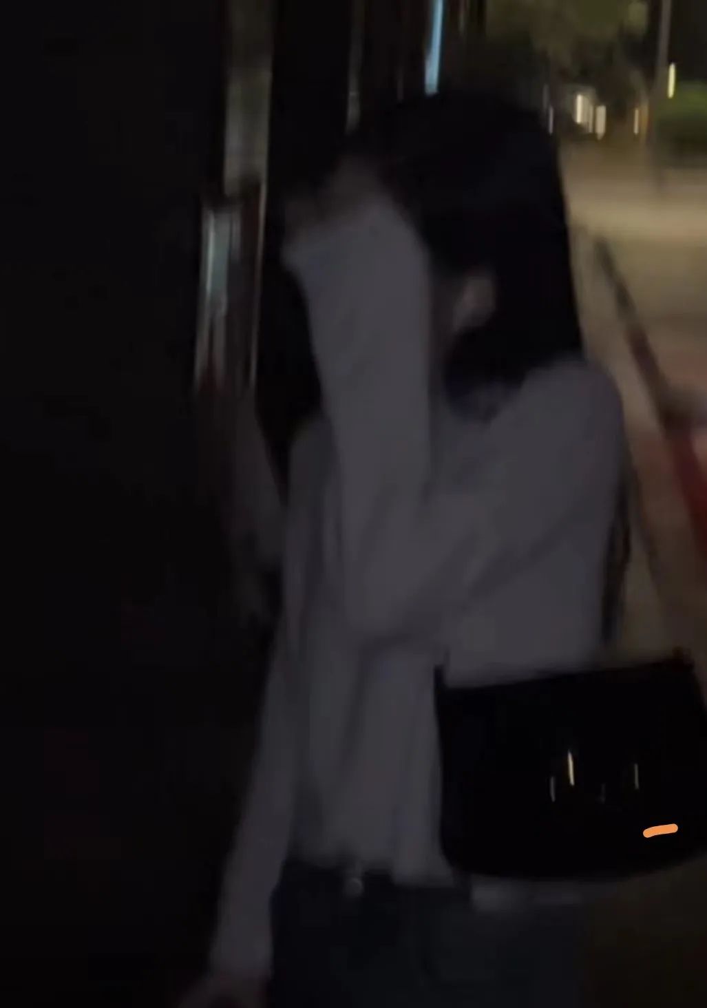 太帅？男子回应长期被陌生女子跟踪骚扰，警方表示......休闲区蓝鸢梦想 - Www.slyday.coM