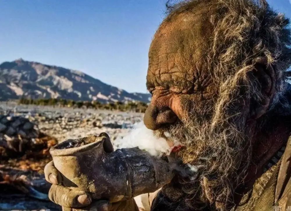 94岁“全球最脏的人”！67年来第一次洗澡，结果洗完去世，原因让人震惊...休闲区蓝鸢梦想 - Www.slyday.coM