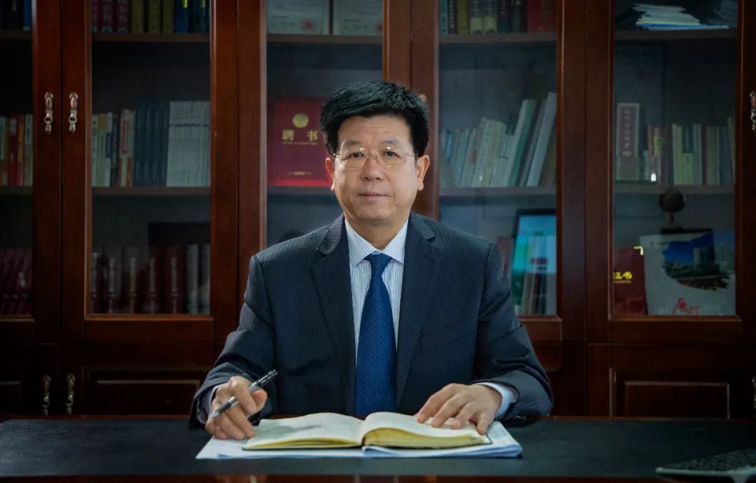 陕西陕煤榆北煤业有限公司党委书记,董事长,总经理石增武在峰会上分享