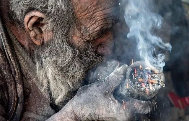 94岁“全球最脏的人”！67年来第一次洗澡，结果洗完去世，原因让人震惊...休闲区蓝鸢梦想 - Www.slyday.coM