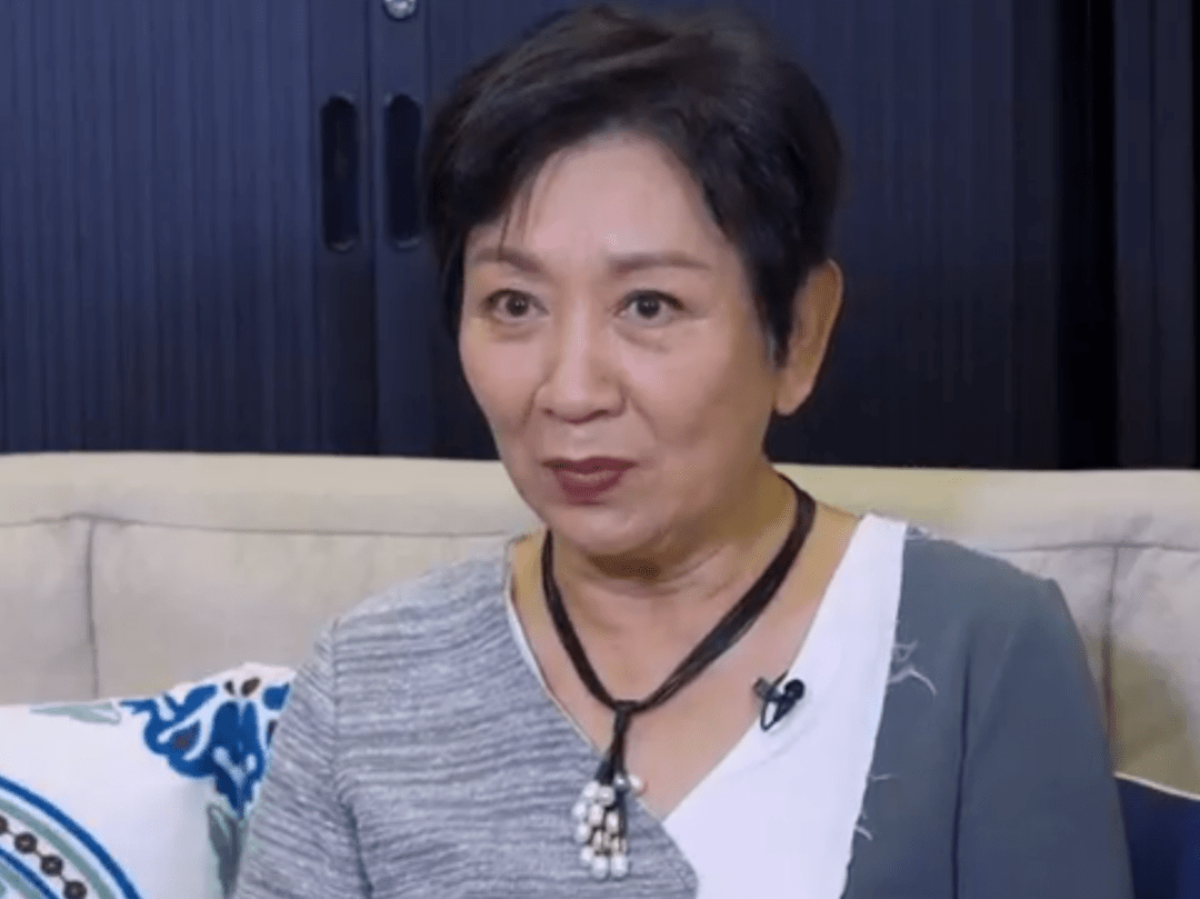 73岁香港戏骨拒绝跟女儿移民国外，宁愿晚年入住老人院_鲍起静_晚年生活_方平|方平|鲍起静|老人院_新浪新闻