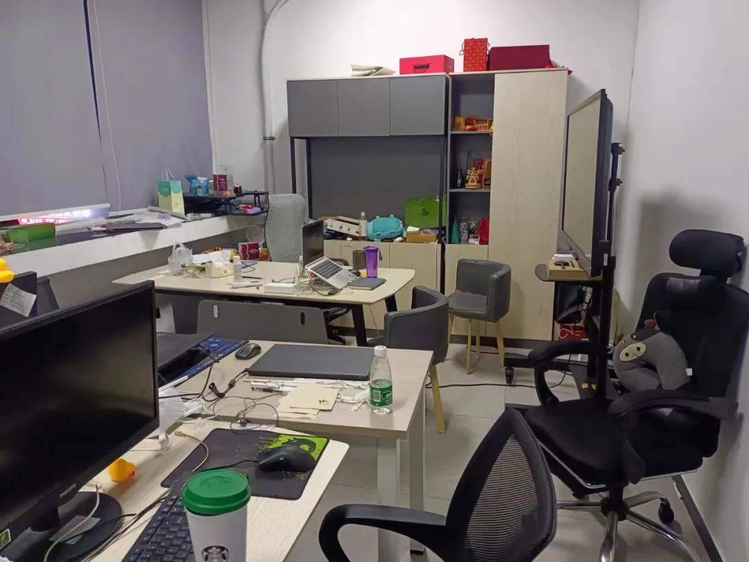 【观点交锋】“职场失语症”上热搜！一句话都不想跟同事说，有错吗？休闲区蓝鸢梦想 - Www.slyday.coM