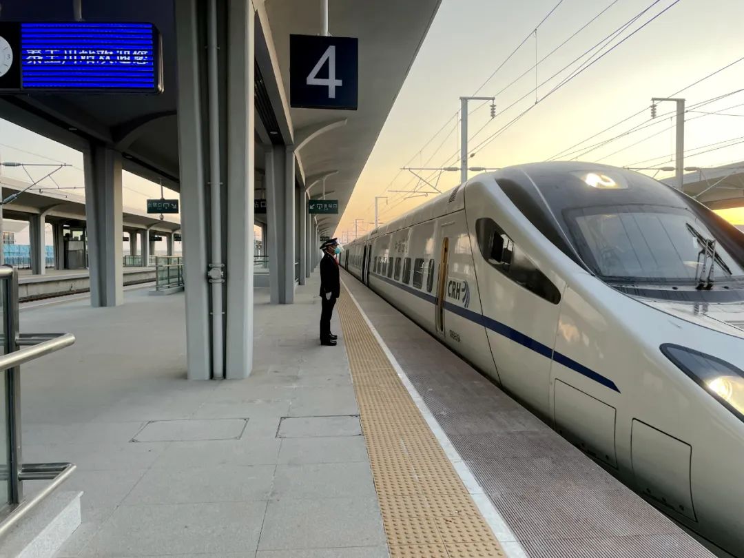 目前,秦王川站,白银南站,靖远北站,平川西站,北滩站5座新建高铁站的站