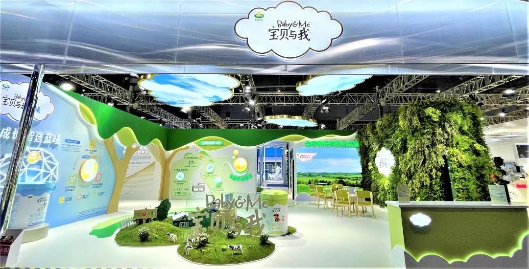 进博会上，一群人排队等着吃火锅……奶酪做的！休闲区蓝鸢梦想 - Www.slyday.coM