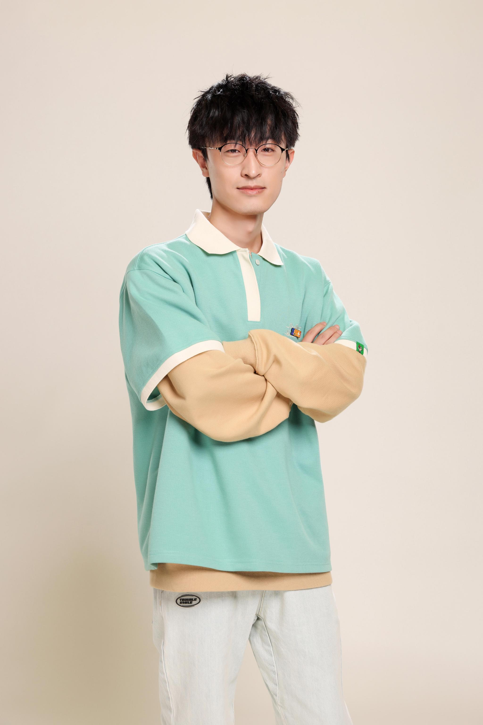 脱口秀演员邱瑞只要清醒着几乎都在写段子现在更想好好生活