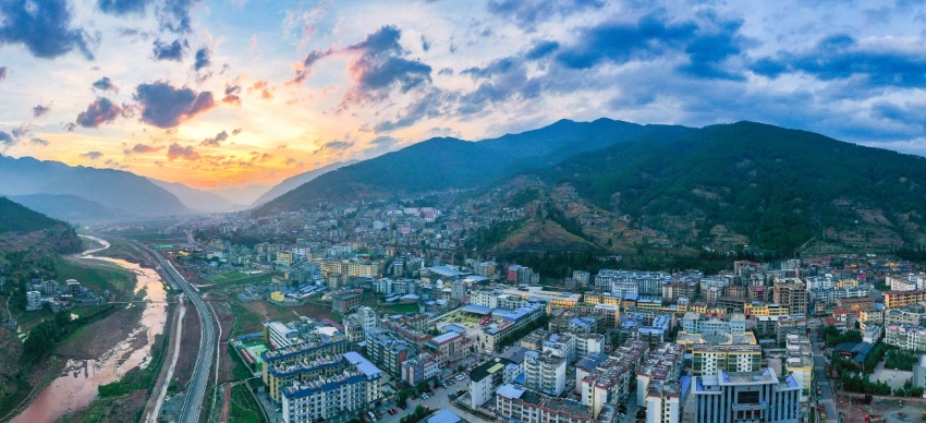 四川省凉山州喜德县:彝族"母语之乡"阔步迈入新时代|四川省_新浪新闻