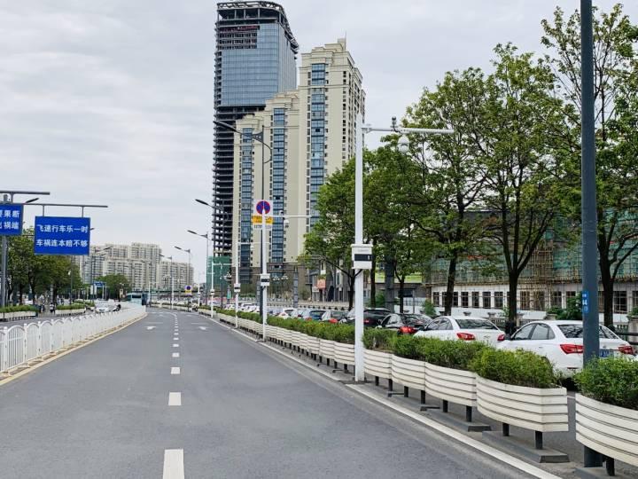 老王小山探峰会｜一键找车、一键找车位、无感支付，智慧交通已深入我们日常生活休闲区蓝鸢梦想 - Www.slyday.coM