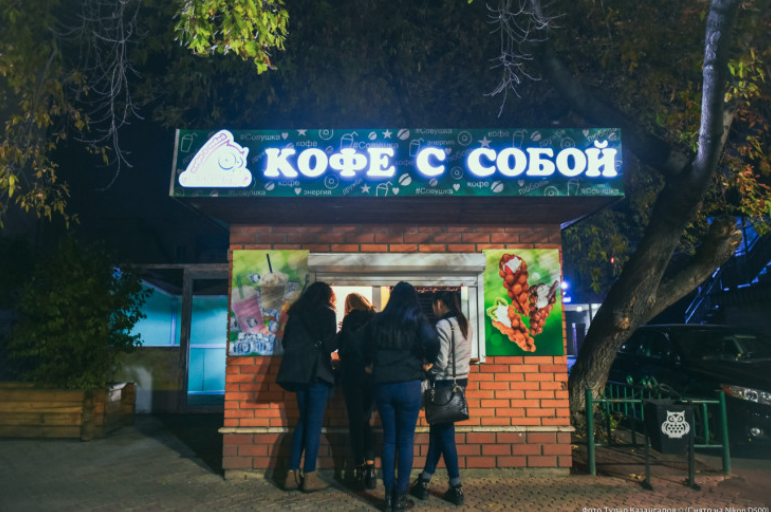 这里可以没有路，可以没有自来水，但不能没有快餐休闲区蓝鸢梦想 - Www.slyday.coM