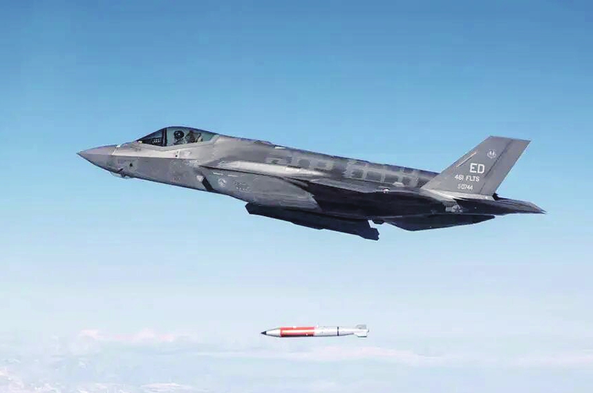 美空军批准F-35A战斗机携带B61-12制导核航弹的初始设计方案|弹道导弹|战略轰炸机|核武器|f-15e打击鹰式轰炸机|b61_新浪新闻