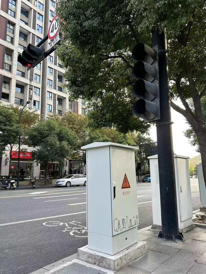 老王小山探峰会｜一键找车、一键找车位、无感支付，智慧交通已深入我们日常生活休闲区蓝鸢梦想 - Www.slyday.coM