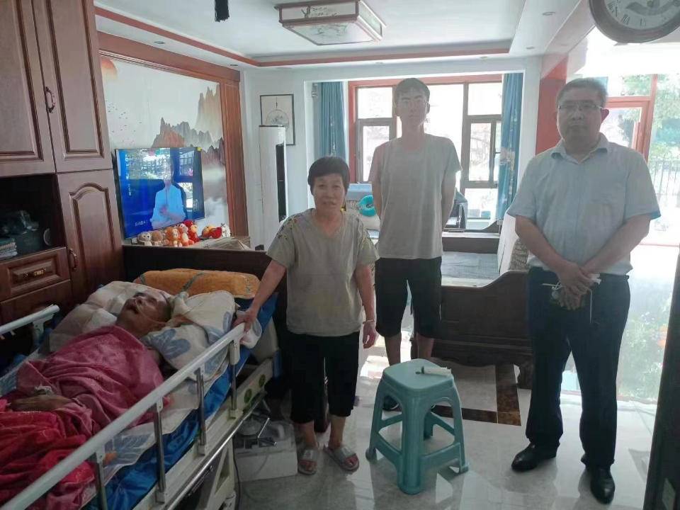 老人行动不便,建行临沂经发支行上门办理业务获好评__财经头条