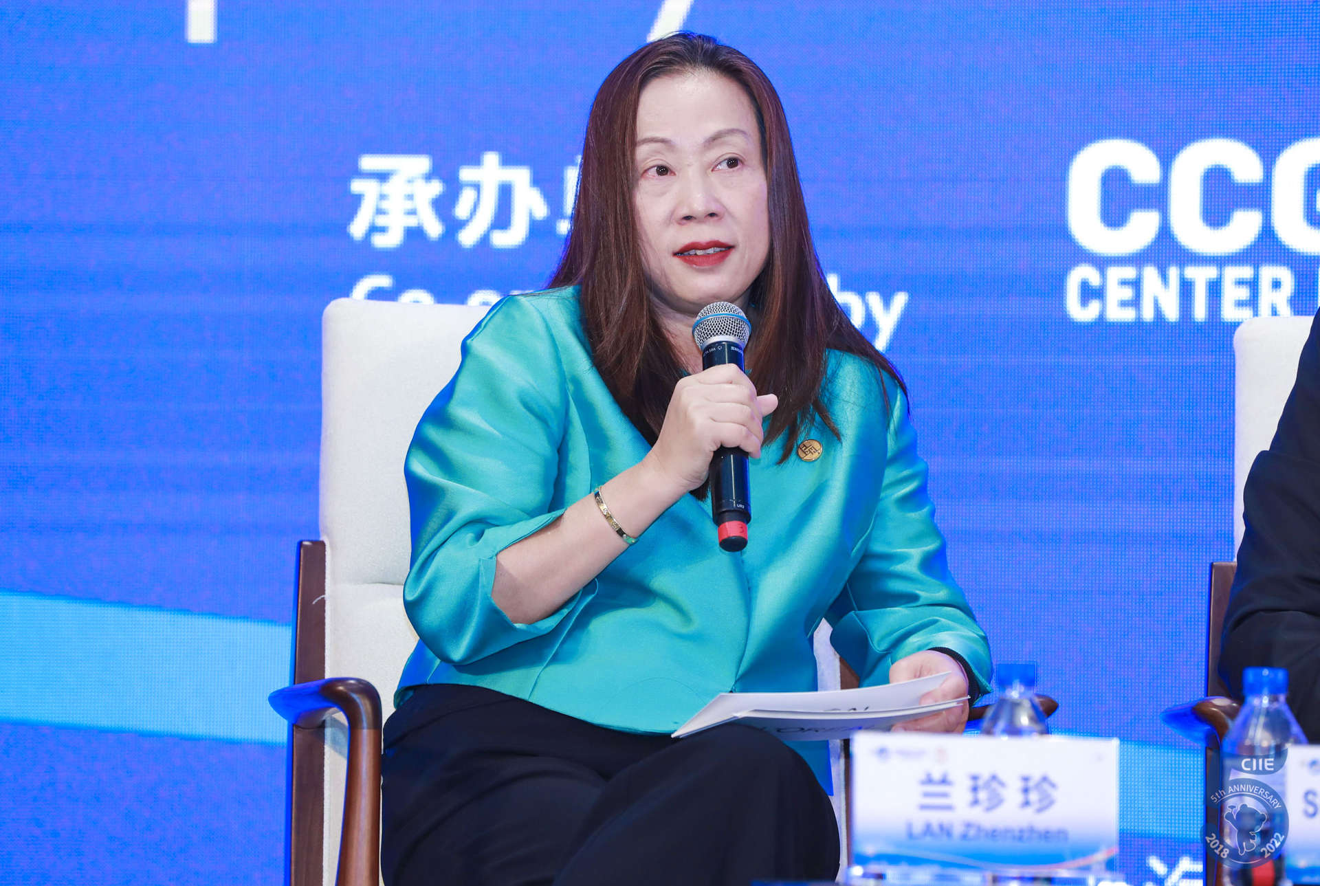 进博会上,他们感叹中国“妇女能顶半边天”__财经头条
