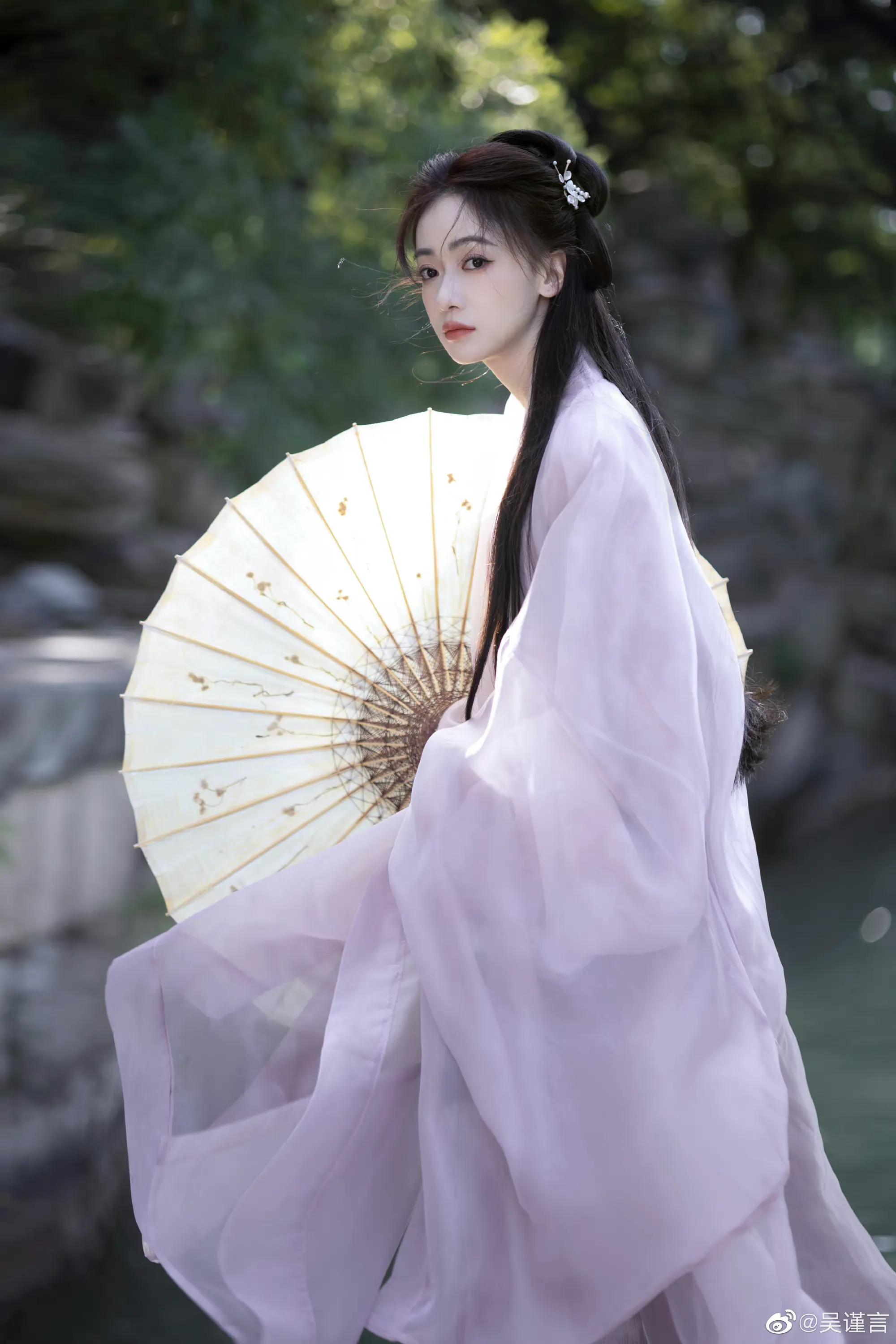 吴谨言古装紫衣唯美写真,清冷仙气,灵动自然|吴谨言|古装|仙气_新浪