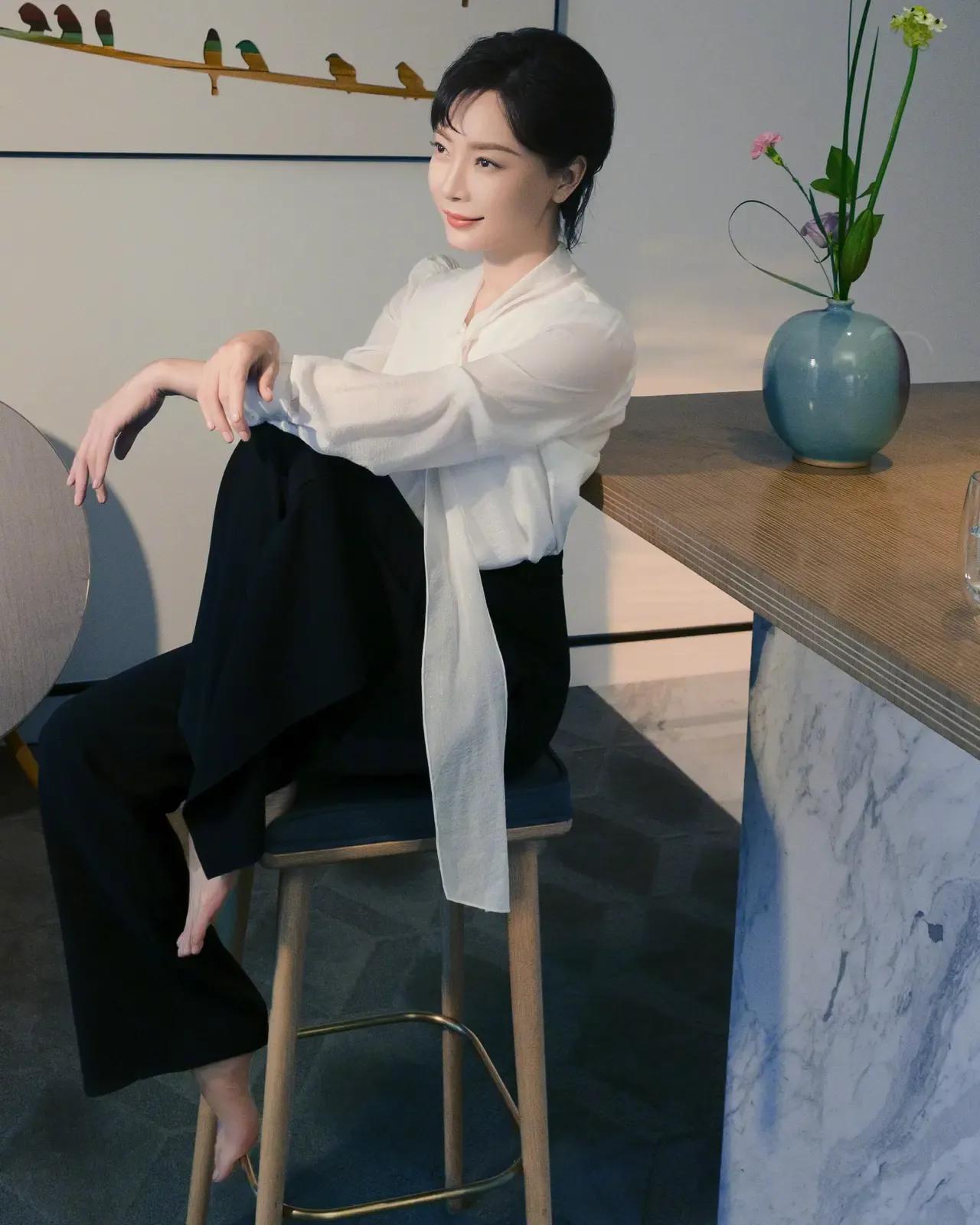 陈数:风华绝代,公认的美女|陈数|脚丫|美女_新浪新闻