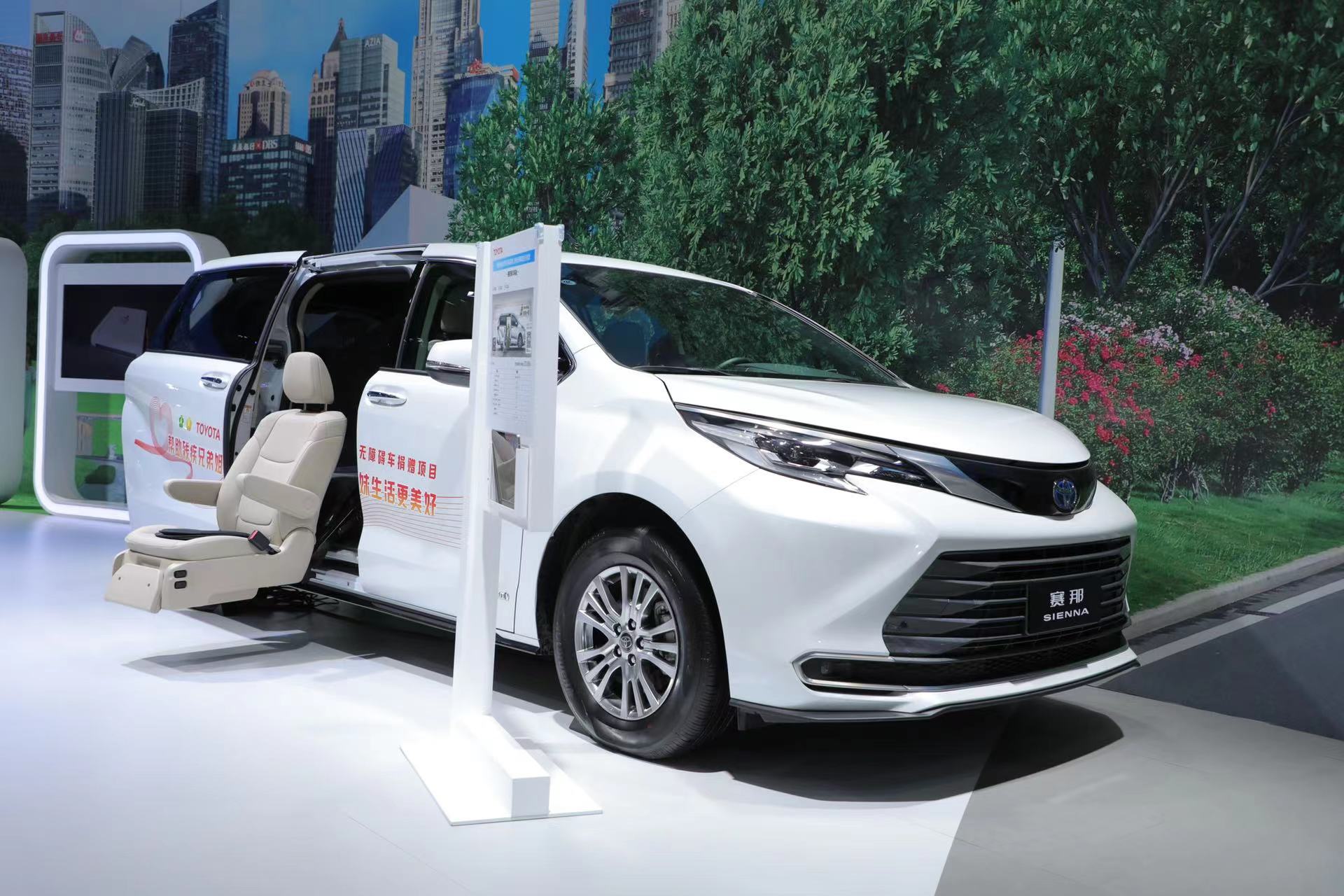 丰田一共为组委会提供包括柯斯达,海艾士,赛那在内的共计240辆福祉车