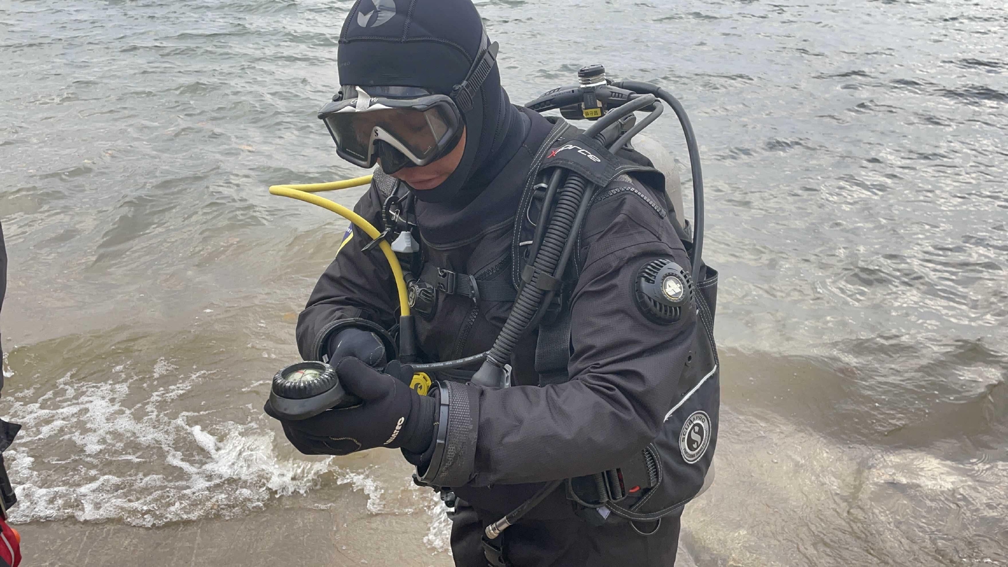 一支特殊的消防救援队:既能战火海,也能下深湖|救援|消防|潜水员_新浪