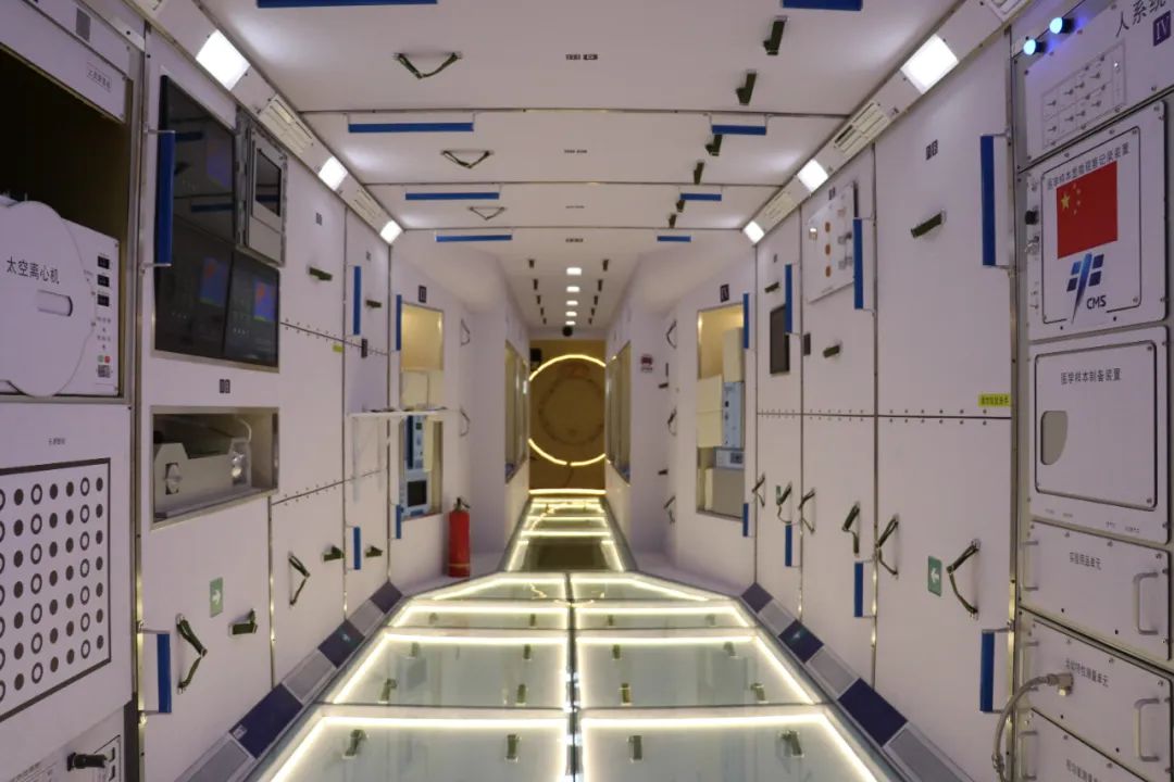 中国空间站组合体1:1展示舱内部.中国航天科技集团五院 苏际聪 摄