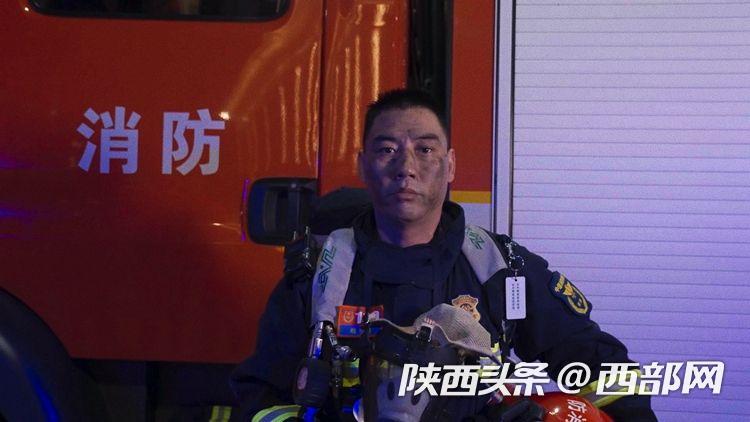 致敬逆行消防英雄丨消防老兵28年参与7000余次灭火救援任务 用生命守护生命休闲区蓝鸢梦想 - Www.slyday.coM
