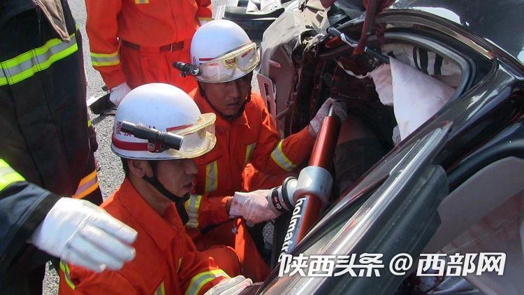 致敬逆行消防英雄丨消防老兵28年参与7000余次灭火救援任务 用生命守护生命休闲区蓝鸢梦想 - Www.slyday.coM