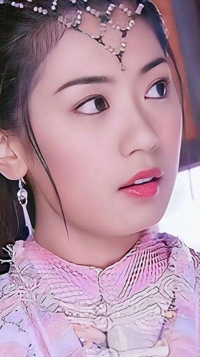 在《倚天屠龙记》后传中,张无忌与赵敏隐居冰火岛,两个人过上了没羞没