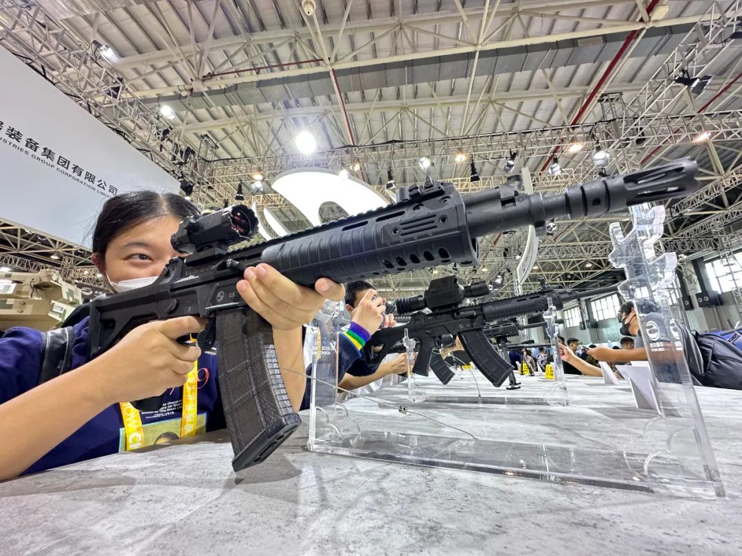 【影像】"20式新枪族"亮相中国航展|20式|中国航展_新浪新闻