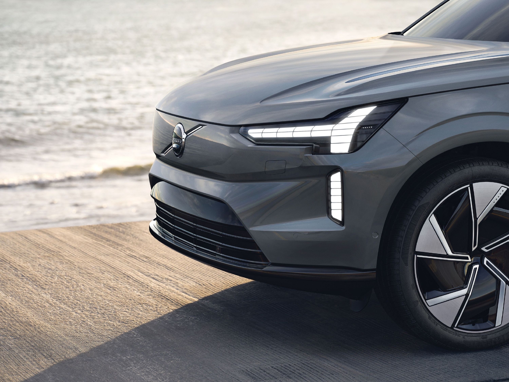 够安全也够电动沃尔沃ex90正式亮相