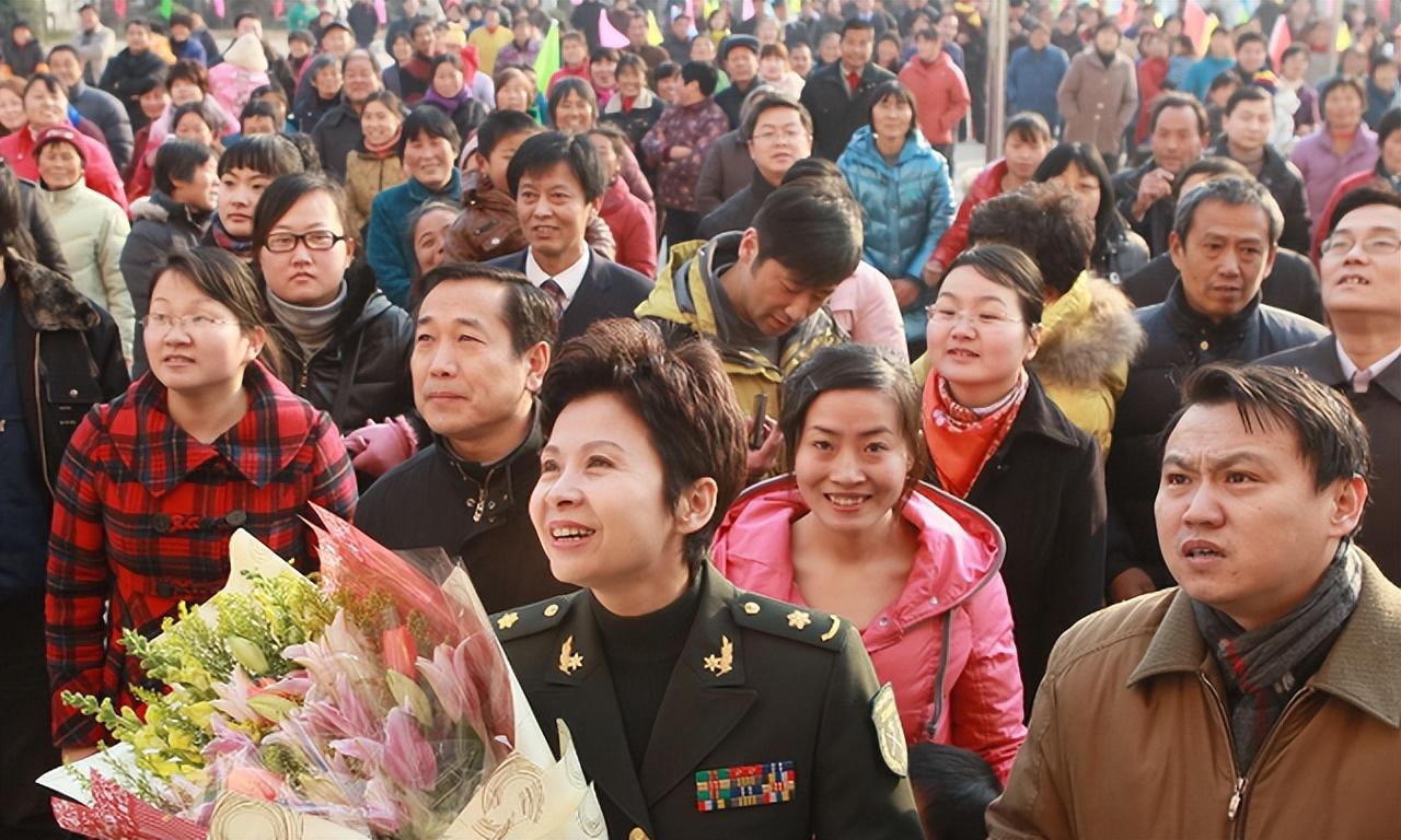 因一张合影星途半毁22年后再看董文华才知道嫁对人有多重要