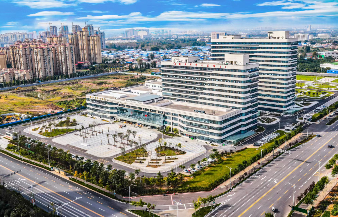 新乡市中心医院东院区开诊一周年__财经头条