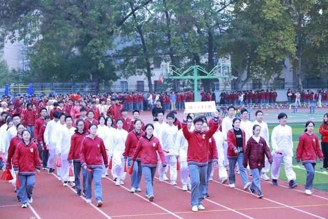 房东妹子青春期！：23岁社畜与初中房东的治愈日常