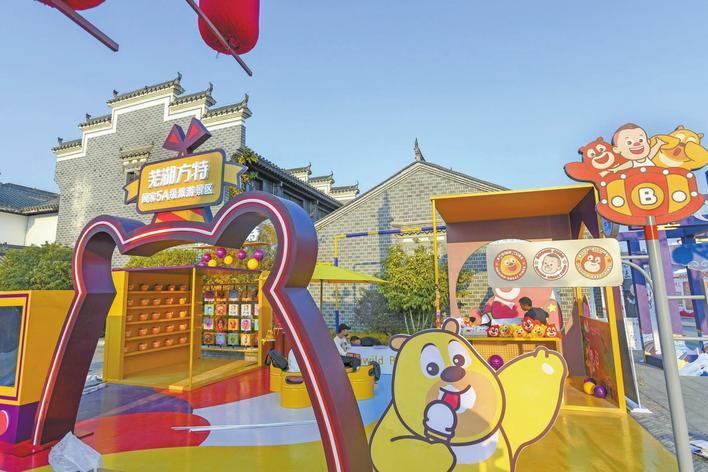 先睹为快！记者探馆第六届动漫会休闲区蓝鸢梦想 - Www.slyday.coM