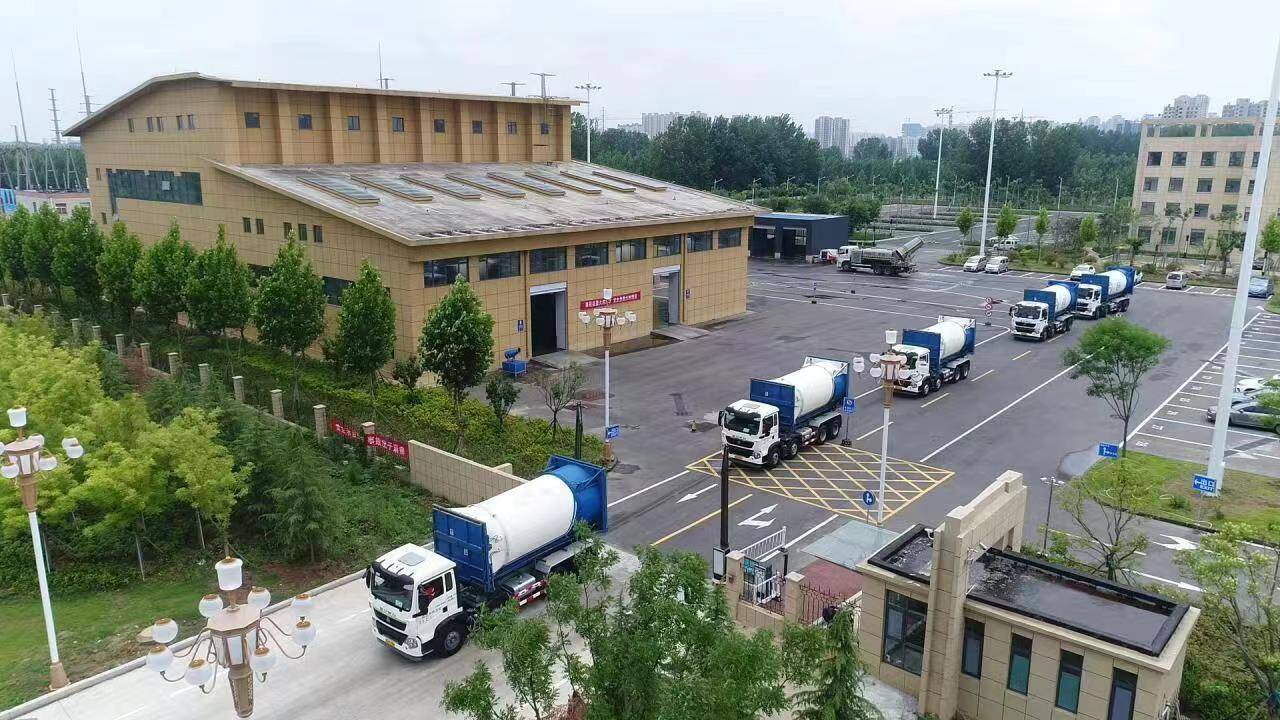 为什么下雨天还洒水？环卫是这样答复的休闲区蓝鸢梦想 - Www.slyday.coM