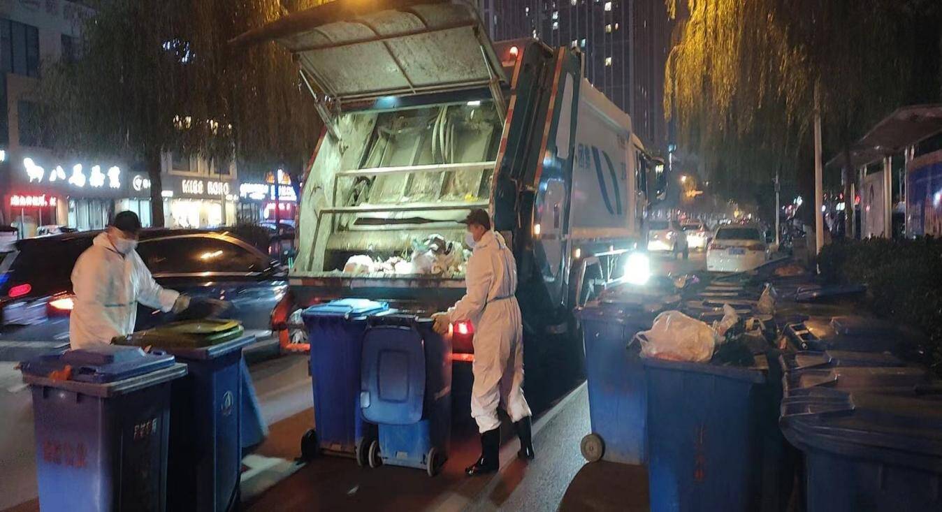 为什么下雨天还洒水？环卫是这样答复的休闲区蓝鸢梦想 - Www.slyday.coM