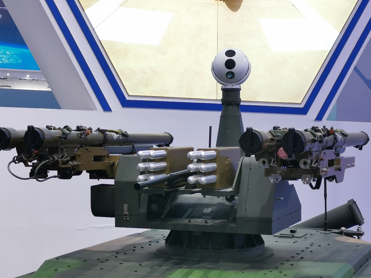 ZR-1500多用途无人化智能防御武器集成了防空导弹、微型导弹以及机枪。