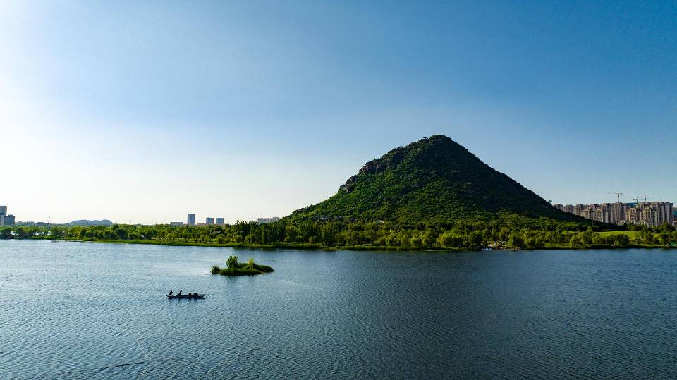 济南华山湖的微缩版天空之镜，为72名泉之一，却找不到出水口-QQ1000资源网