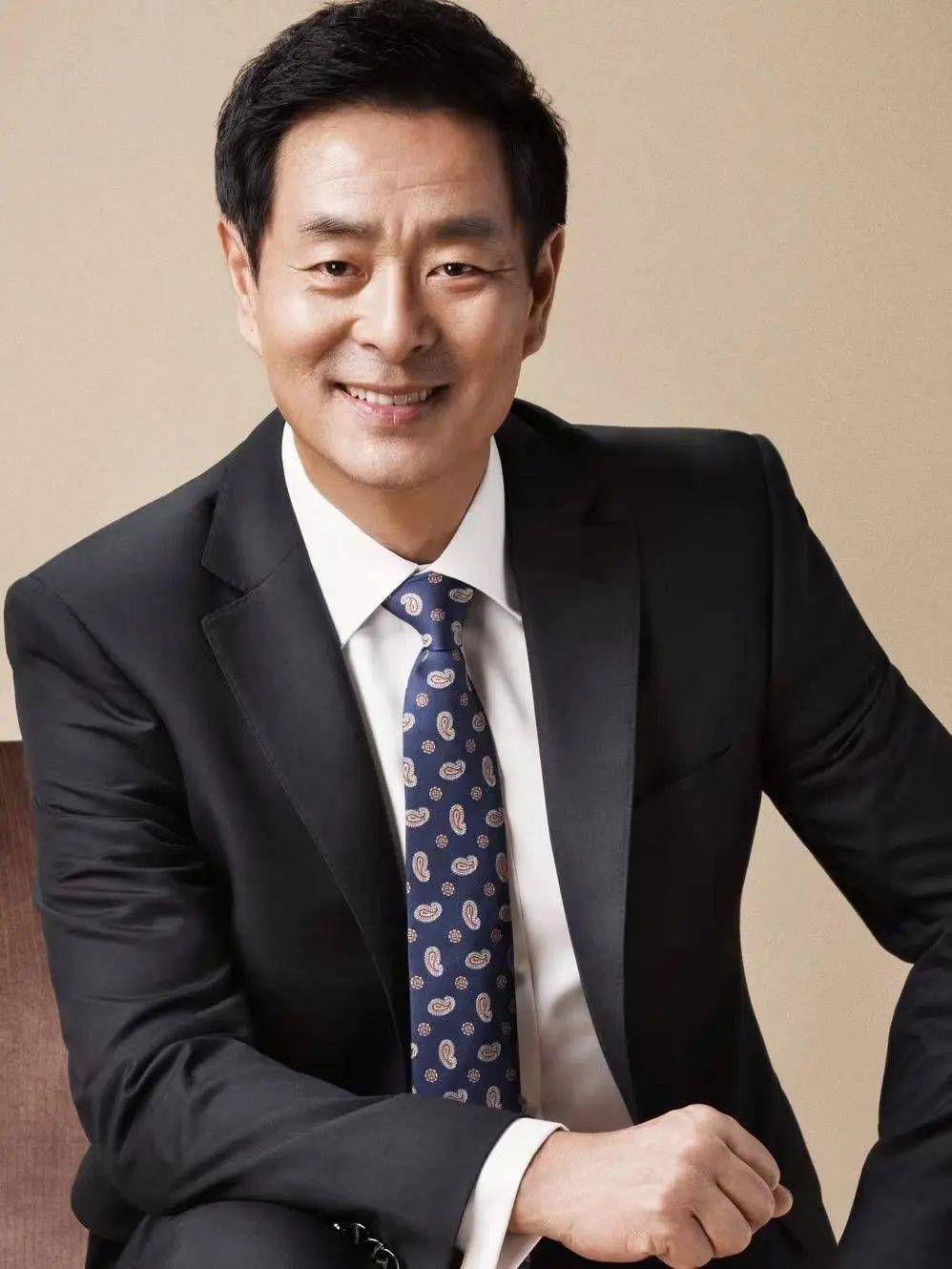 13位60 老年明星近照,有人老人斑明显认不出,有人身材火辣|老人斑