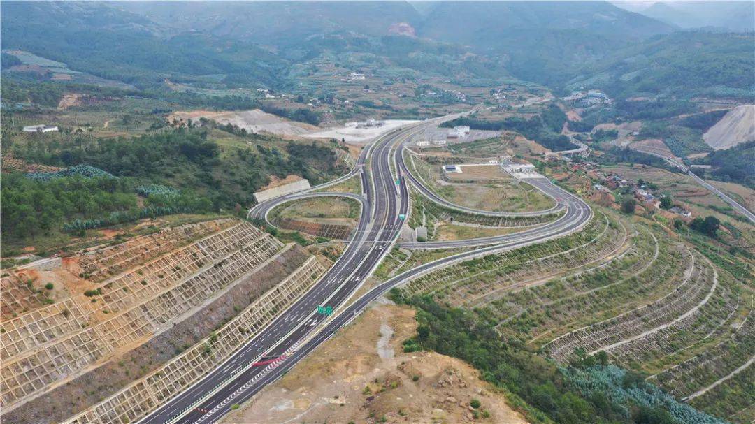 华丽高速营盘山隧道预计本月底实现通车|云南省|高速公路_新浪新闻