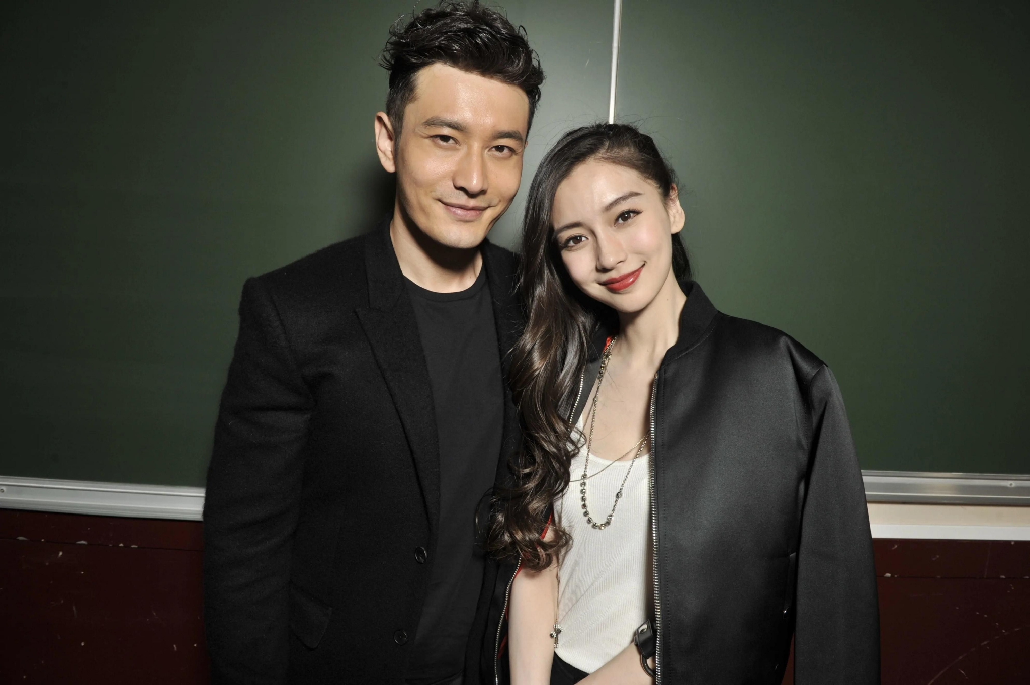 黄晓明叶珂亲密合影,郎才女貌很般配!|叶珂|黄晓明|合影_新浪新闻