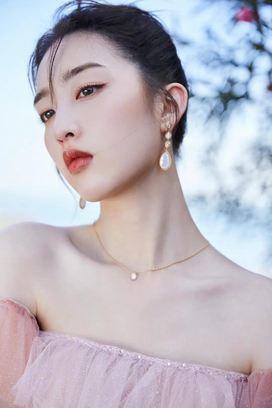 邓恩熙金鸡奖灵动粉裙造型,高清壁纸,清新甜美,仙气飘飘插图1