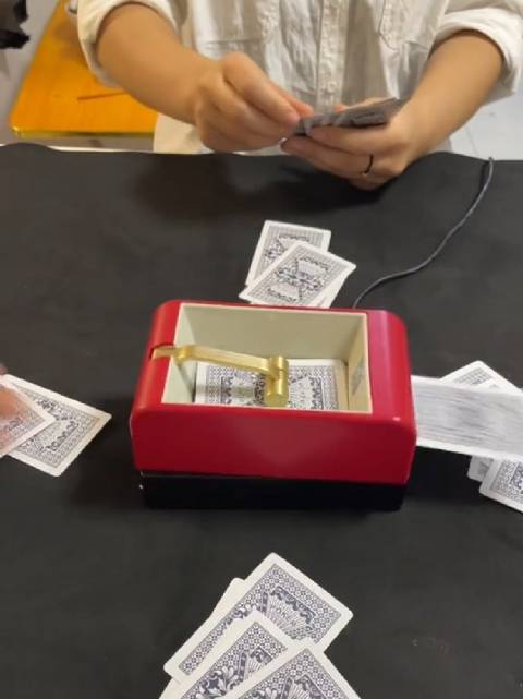 全自动发牌机,其实原理特别简单_新浪新闻