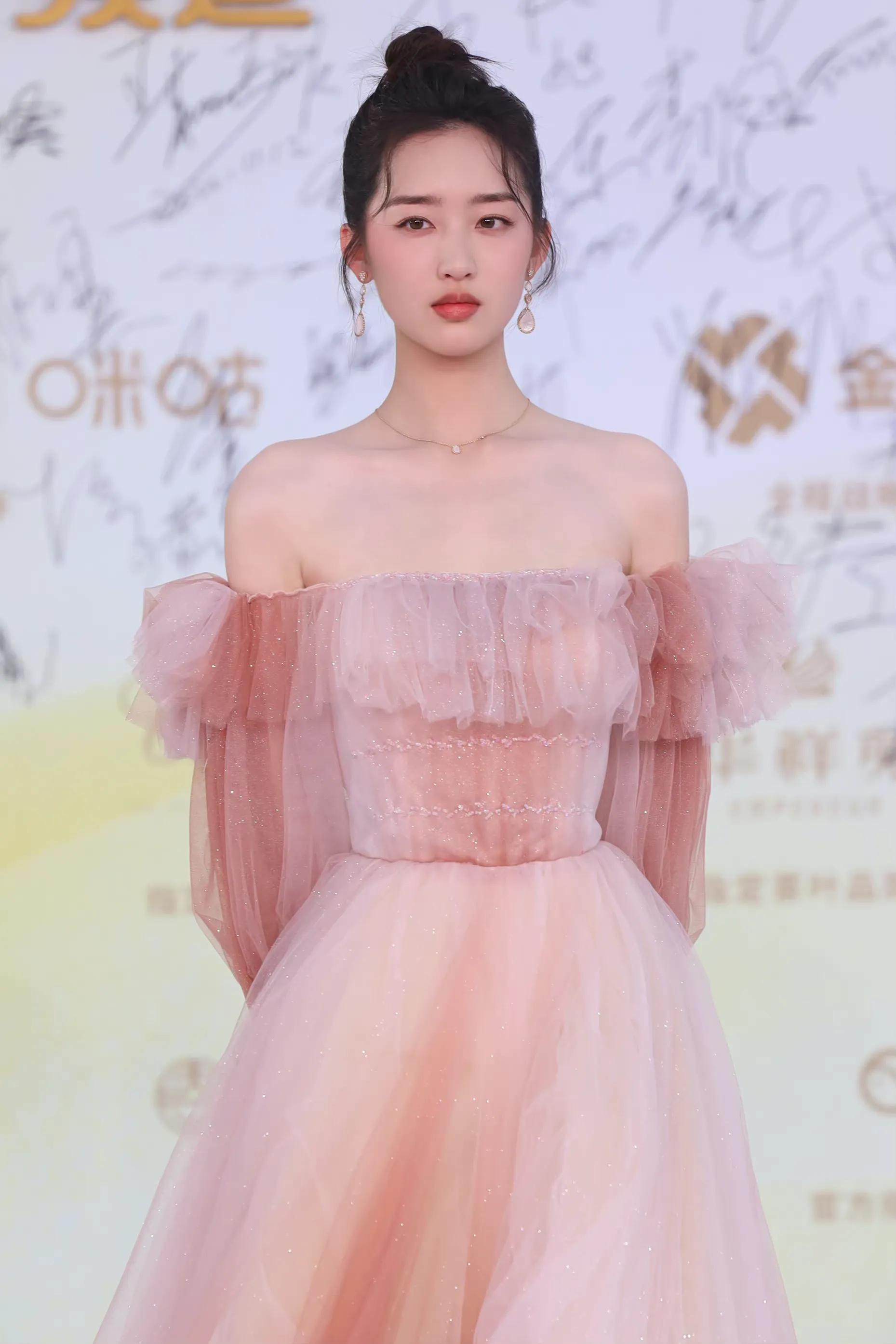 邓恩熙金鸡奖灵动粉裙造型,高清壁纸,清新甜美,仙气飘飘插图9