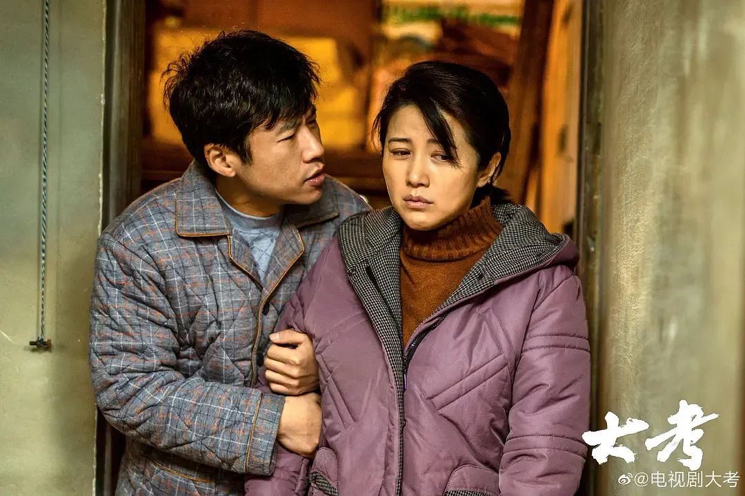 上胡乱涂抹,乍一听还以为是著名的《小团圆》《小别离》等"小系列"