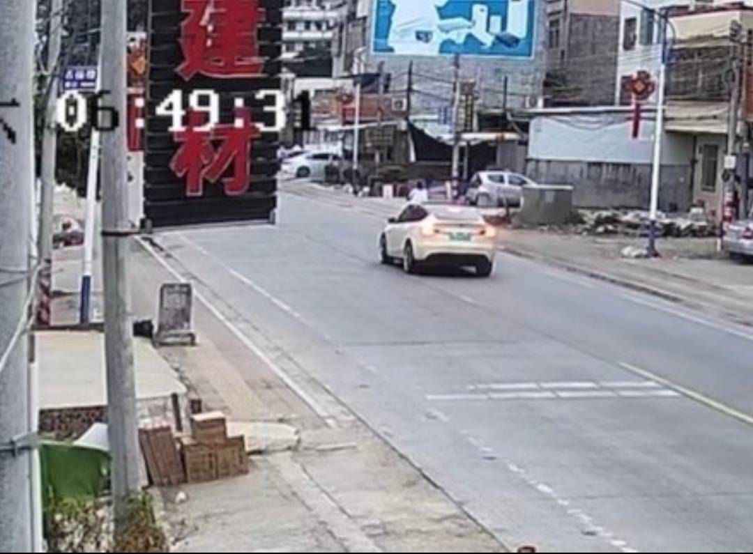 特斯拉回应“狂奔两公里致2死3伤”事件：司机全程未踩刹车休闲区蓝鸢梦想 - Www.slyday.coM