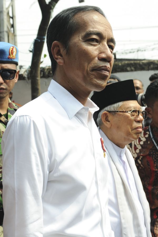 2019年5月21日，印度尼西亚现任总统佐科·维多多（左）在雅加达参加活动。（新华社发）