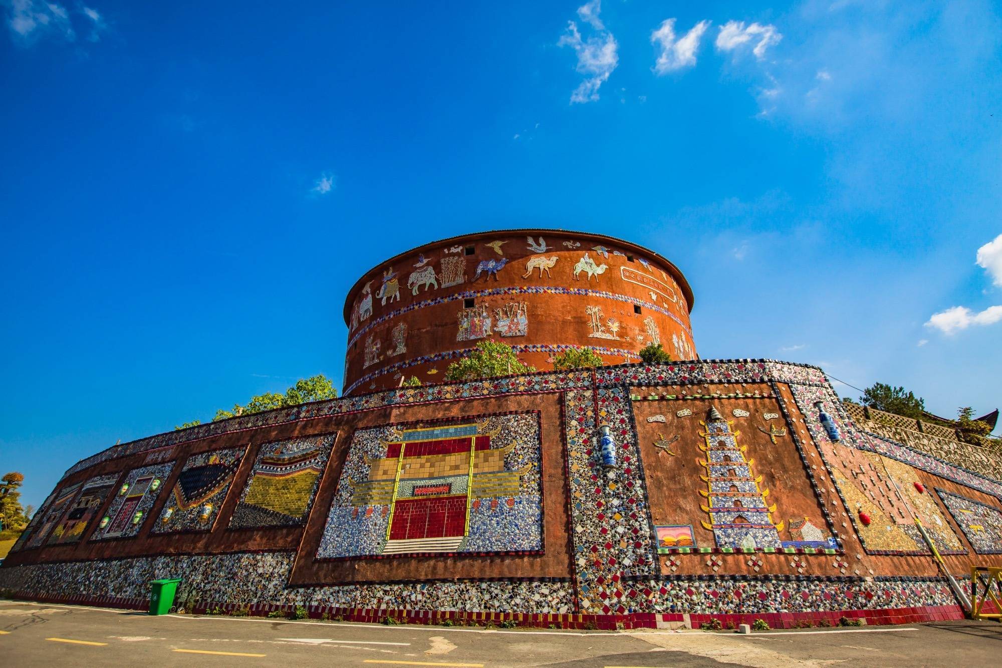 景德镇新平瓷宫,用6万多件瓷器打造的网红经典,充满新奇和惊喜|陶瓷